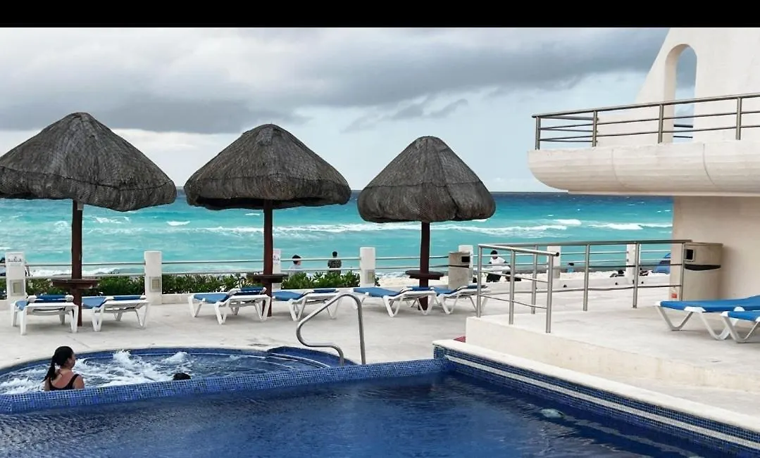 Ocean Front Beautiful Villa Cancún Mexico