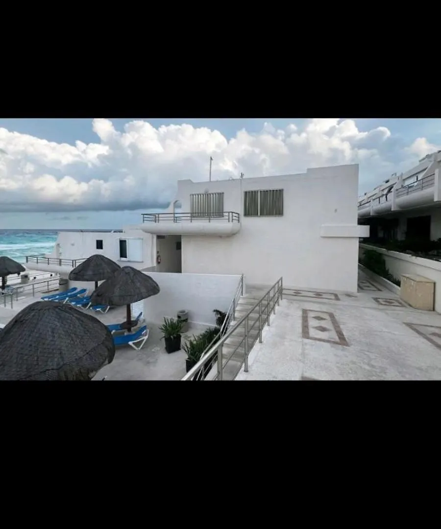 Ocean Front Beautiful Villa Cancún Lägenhet